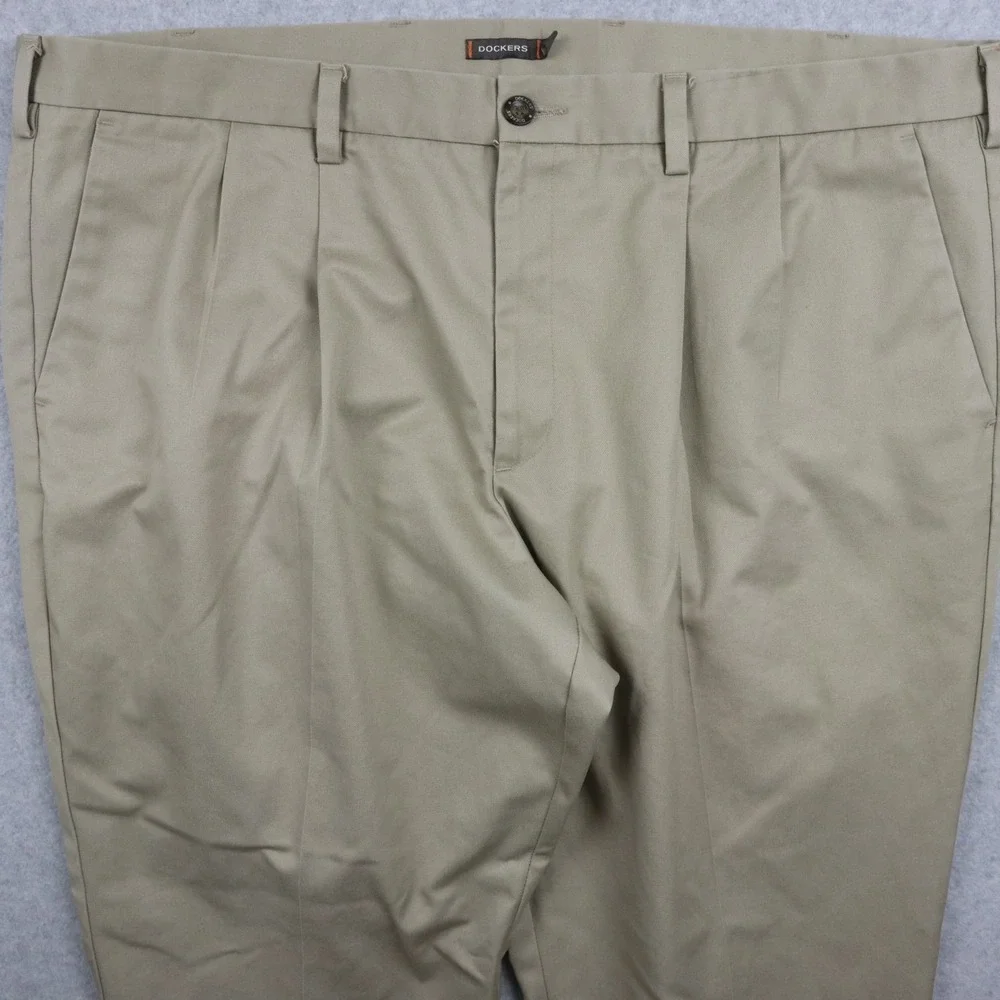 Dockers Pants Mens 46x30 D3 Classic Fit Signature Khaki Straight Leg Pleated Tan